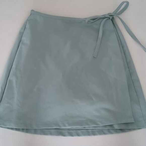 Girlfriend Collective Weekend Wrap Skort - Picture 5 of 11